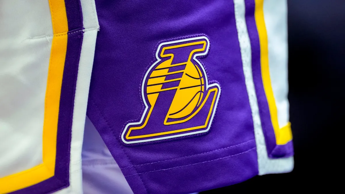 Los Lakers perderán al pívot de 7 pies en la agencia libre ante los Jazz tras canjear por Kesler