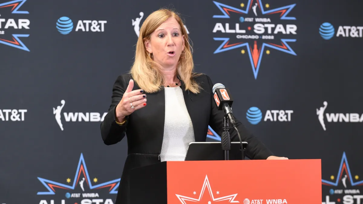 La comisionada de la WNBA, Cathy Engelbert, se enfrenta a un torneo de golf de celebridades en medio del escrutinio de la liga