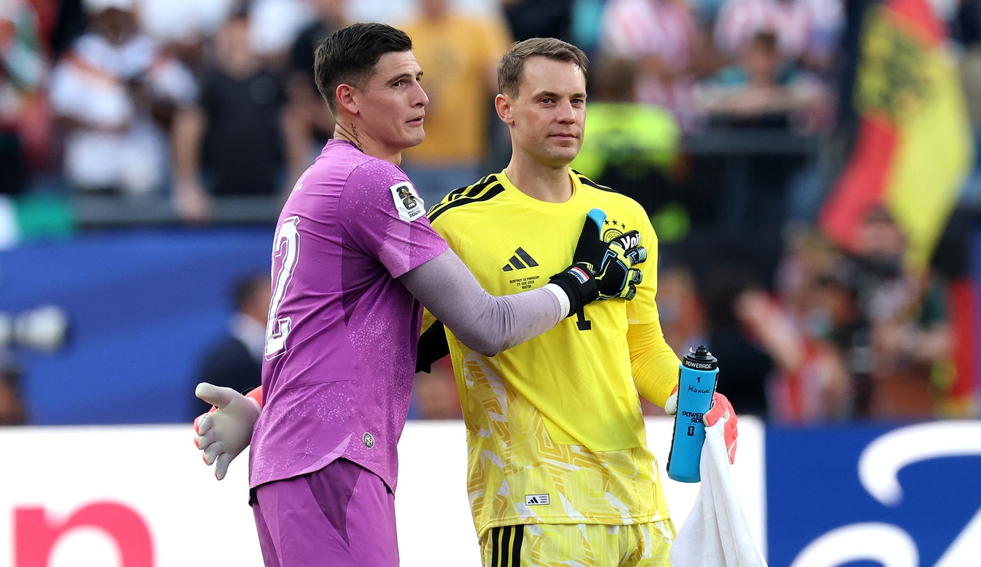 El héroe paraguayo Orlando Gill saluda al ‘ídolo’ Manuel Neuer tras vencerlo en tanda de penaltis