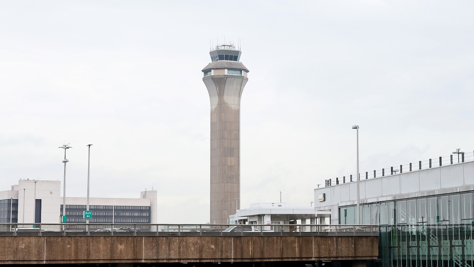 Un vuelo de Alaska Airlines y un avión de carga de FedEx casi chocan en el aeropuerto de Newark: datos de radar