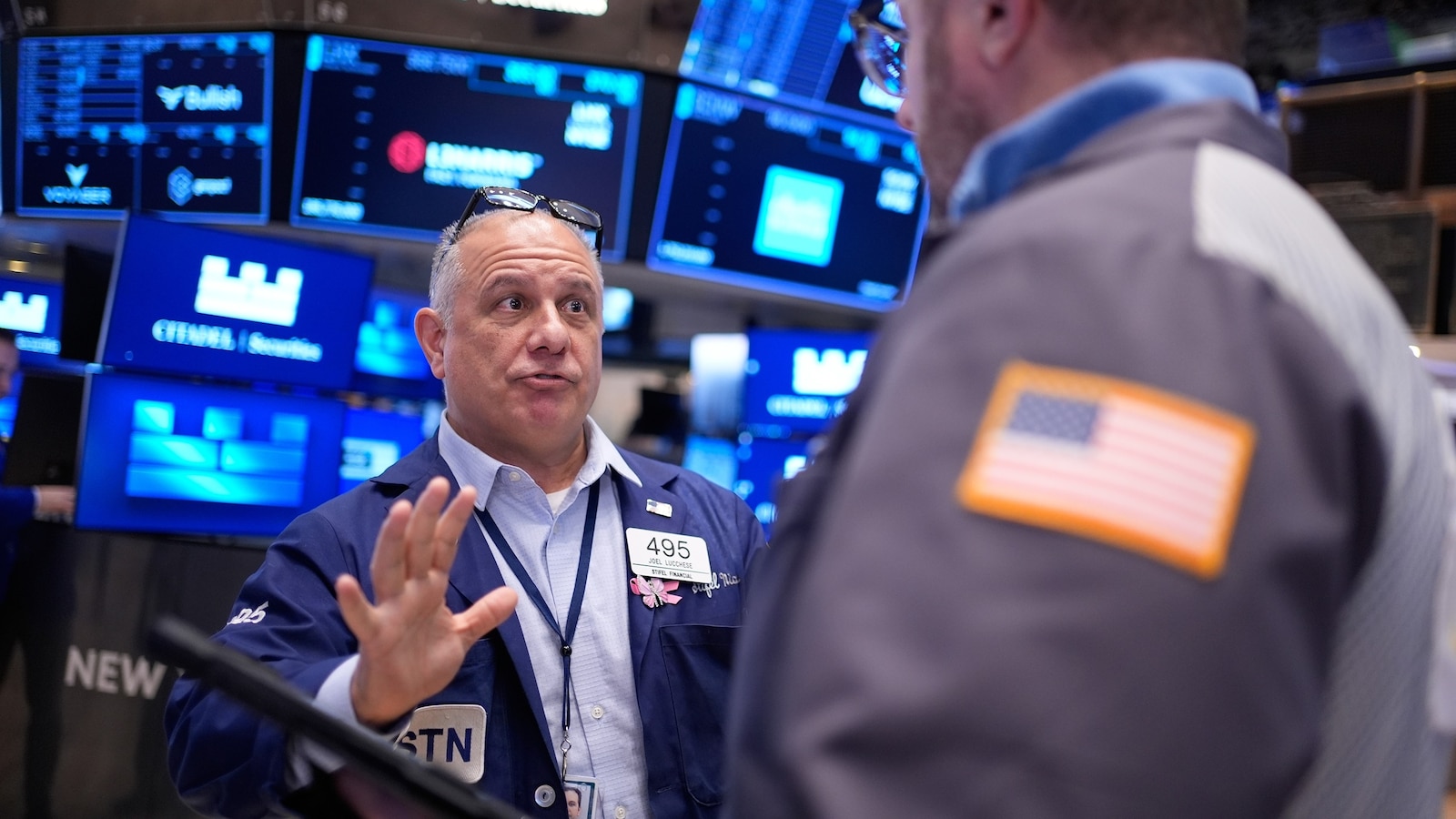 Los inversores hacen caer las acciones, el Dow Jones se desploma 1.000 puntos