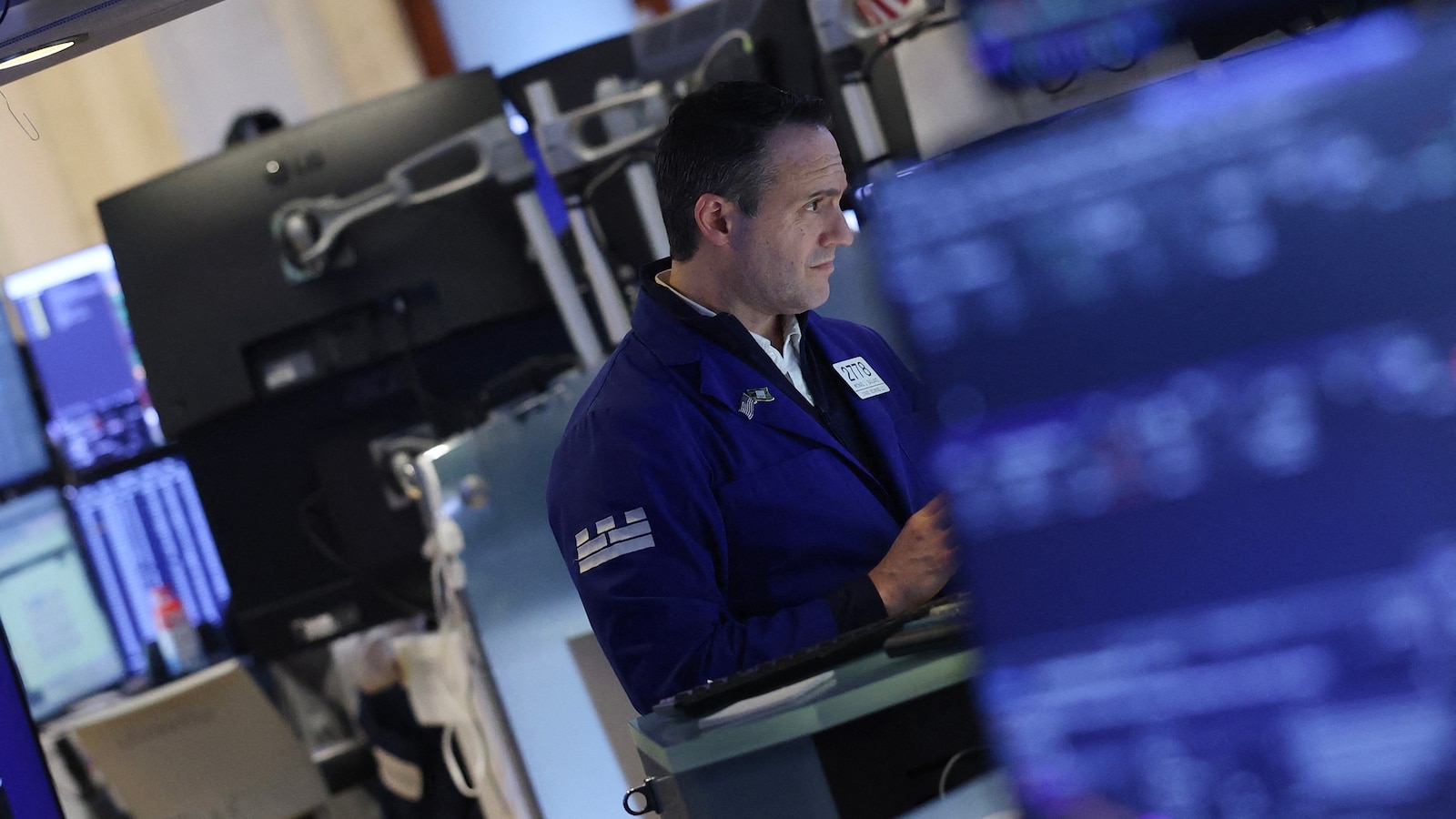 Las acciones caen después de que Trump aumente los aranceles