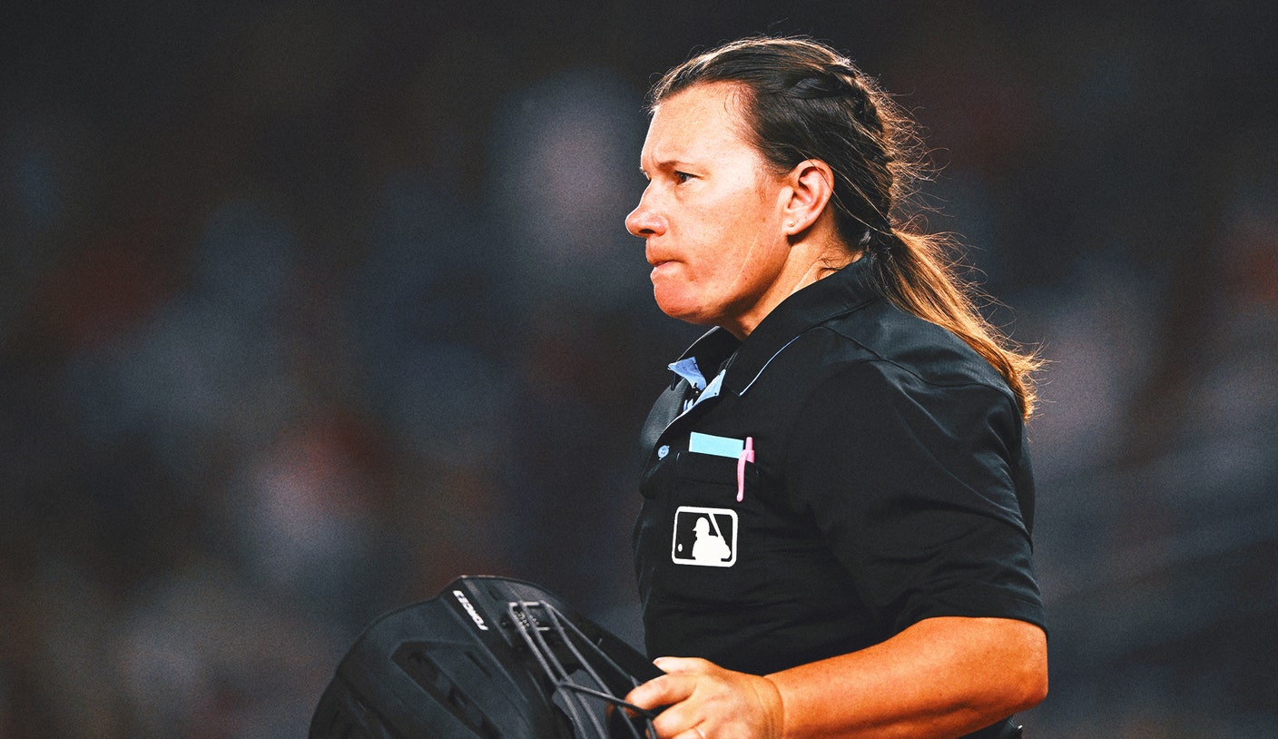 Jen Pawol, la primera árbitro mujer de la MLB, trabaja en los entrenamientos de primavera, pero sin un rol permanente