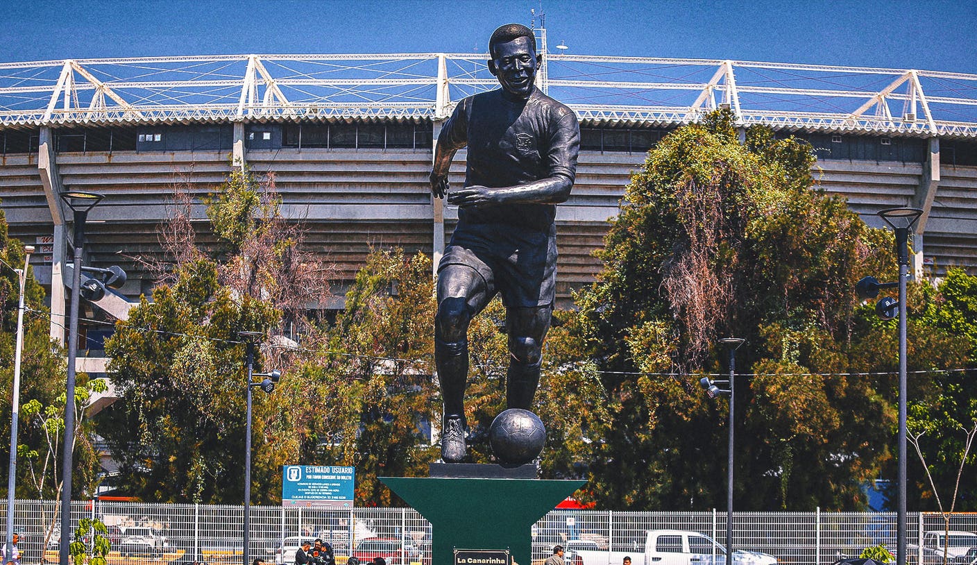 Inauguran enorme estatua de Pelé en Guadalajara antes del Mundial