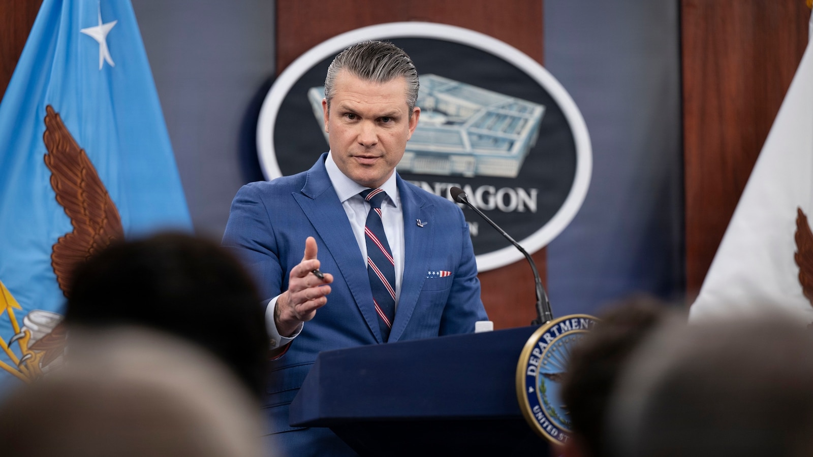 Hegseth dice que Trump, en medio de mensajes contradictorios sobre el momento y la construcción de la nación, decidirá si pone fin a la guerra con Irán