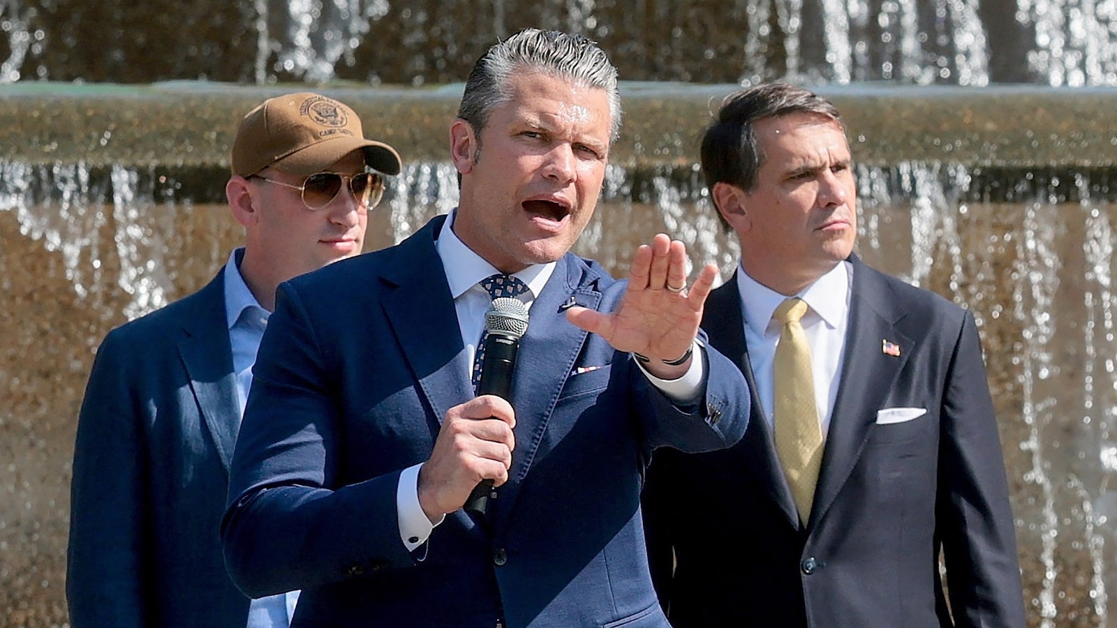 Hegseth interviene nuevamente en las medidas disciplinarias tomadas por el sobrevuelo de un helicóptero Apache
