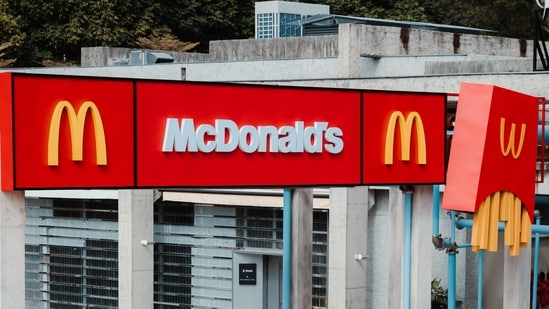Jacob Smith GoFundMe: El gerente de McDonald’s de Yuba City, de 20 años, sufre quemaduras graves después de que un compañero de trabajo le arrojara aceite caliente