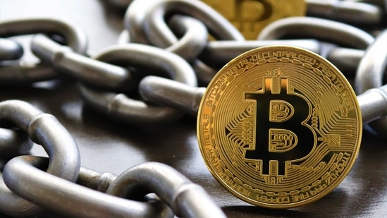 ¿Por qué está cayendo Bitcoin? Inflación, salidas de ETF y Fed: explicaciones
