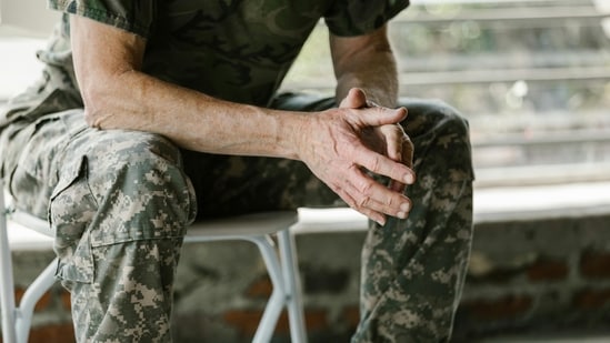 la Ivy League, las principales instituciones de investigación entre las 22 universidades retiradas de los programas militares financiados por el Pentágono; lista completa