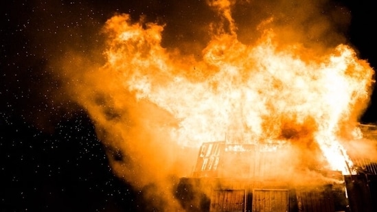 Explosión en un aserradero de Robbins: un nuevo video muestra un incendio ‘aterrador’ en Searsmont; El gobierno de Maine emite una advertencia