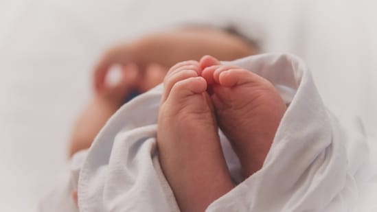 Una prueba de ADN revela que un hombre de Colorado pudo haber sido cambiado al nacer; un hospital demandado casi 40 años después