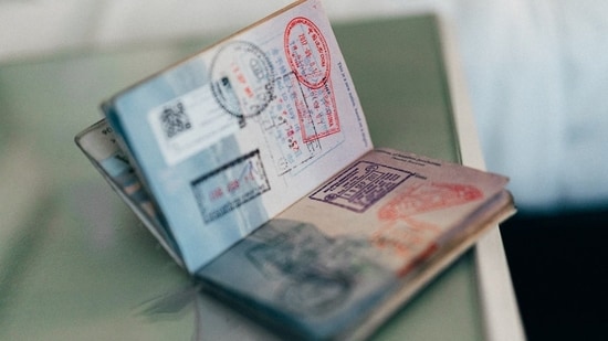 Los solicitantes de visas H-1B enfrentan nuevas y difíciles preguntas en medio de cambios en la política de visas; esto es lo que necesitas hacer