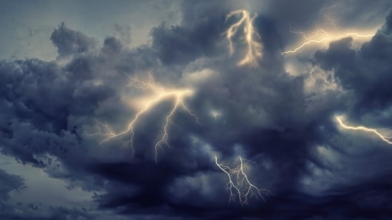 Actualización del clima de Chicago: tormentas eléctricas causan retrasos en tierra en el aeropuerto O’Hare; Fuertes lluvias, posibles inundaciones