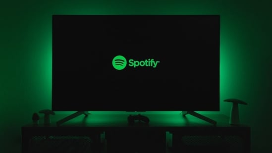 Spotify cae por miles mientras Drake lanza tres álbumes; Apple Music también enfrenta problemas