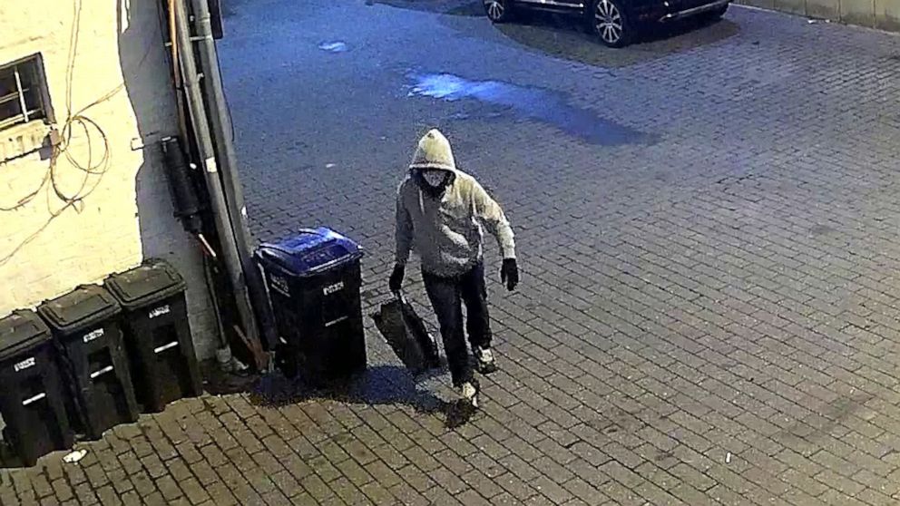 pipe-bomb-suspect-fbi-mo-20210108_1610083324785_hpMain_16x9_992.jpg