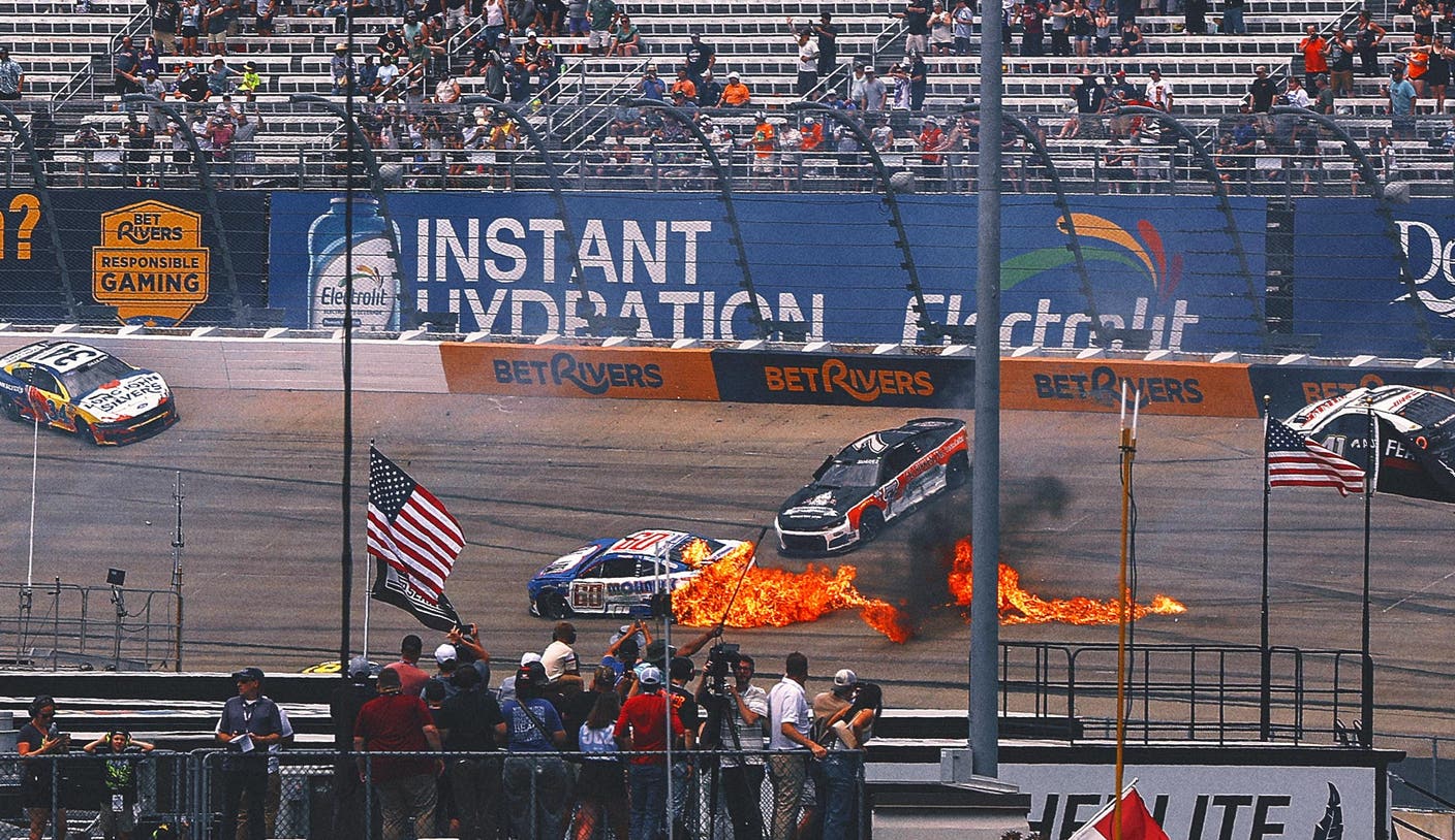 El vehículo de Ryan Preece se incendia después del primer accidente del All-Star de NASCAR