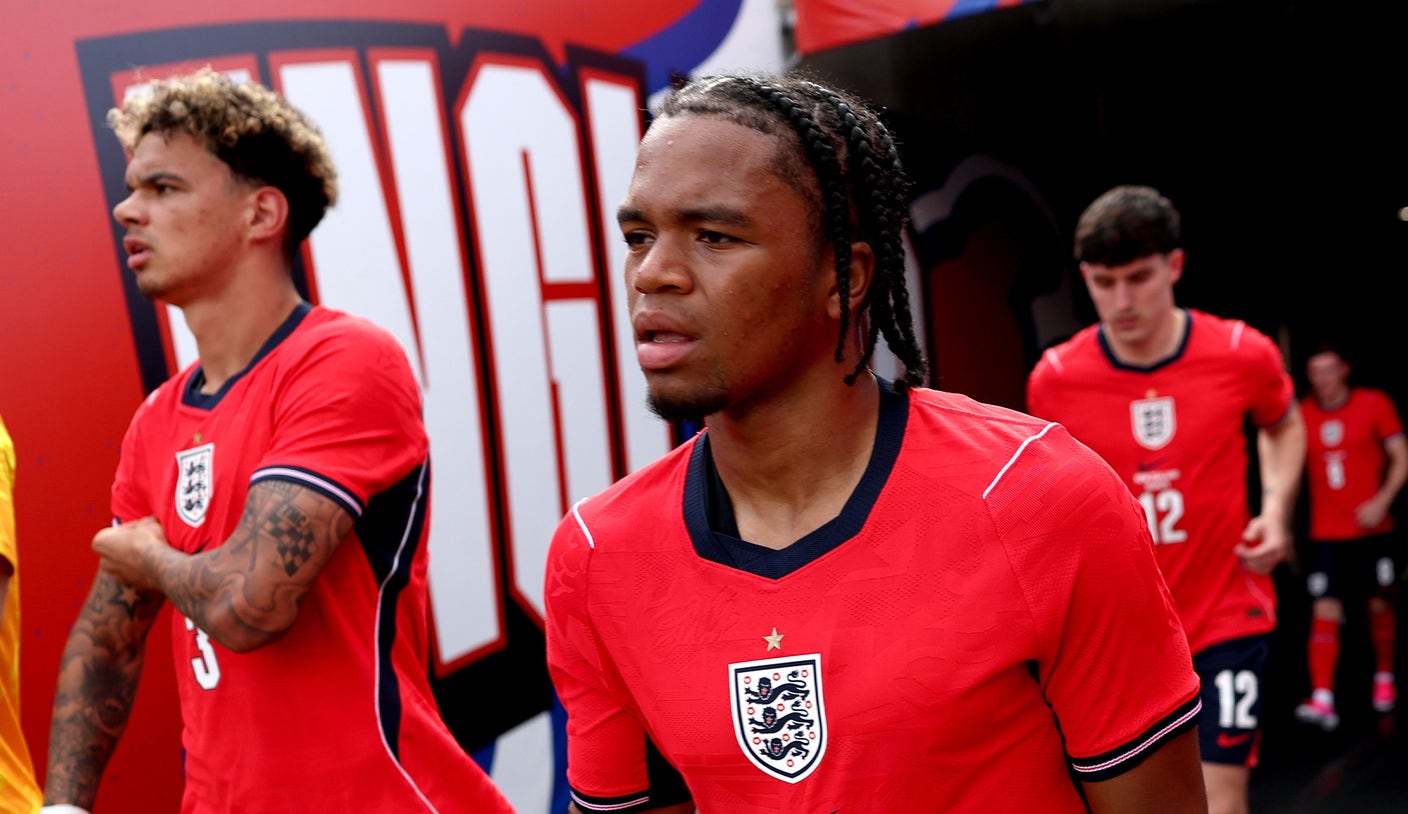 Jude Bellingham deja a Rio Ngumoha ‘sin palabras’ tras la presentación de la gorra de Inglaterra