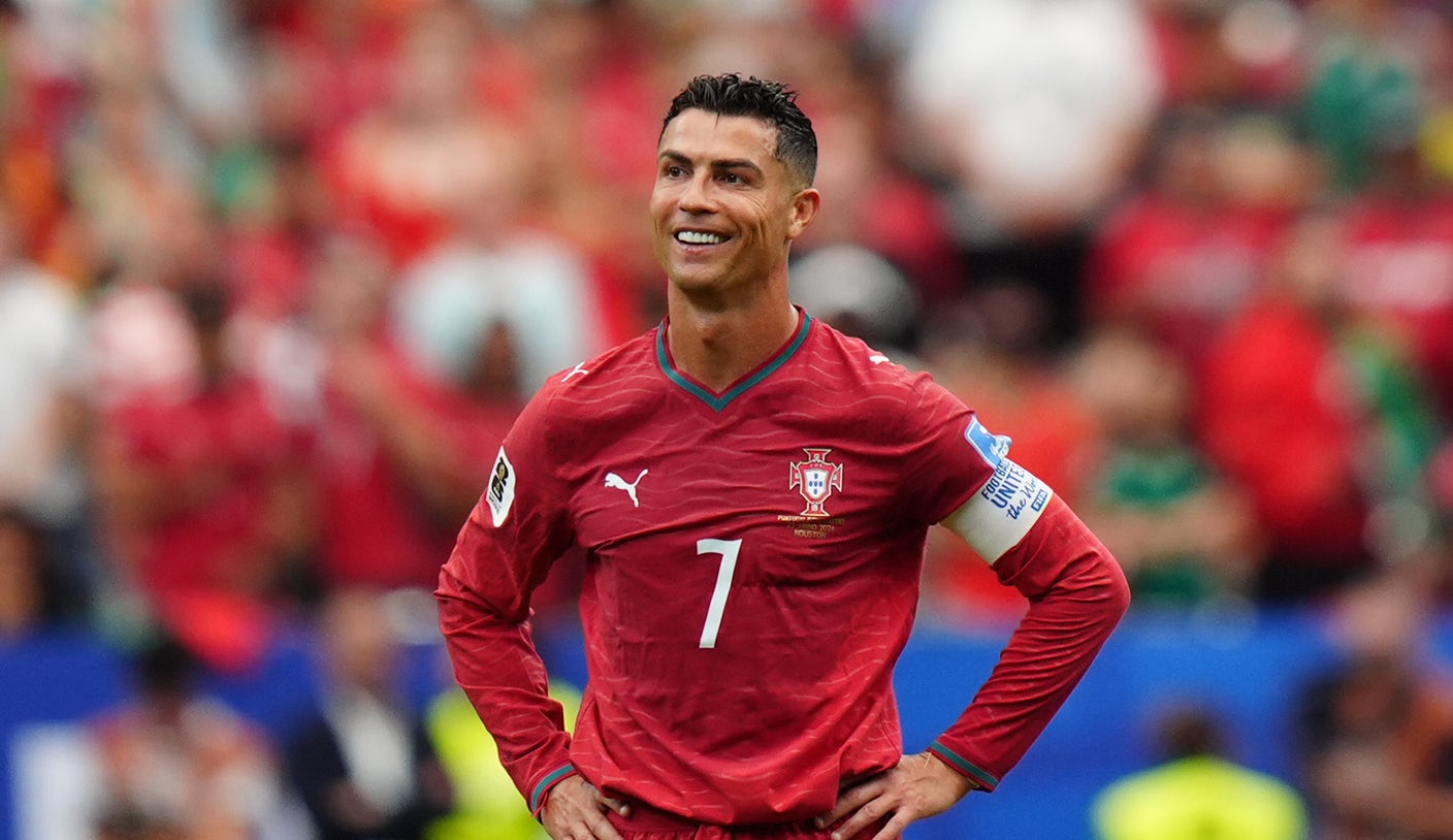 Ronaldo es el primer jugador que marca en seis Mundiales tras dos goles en contra. Uzbekistán