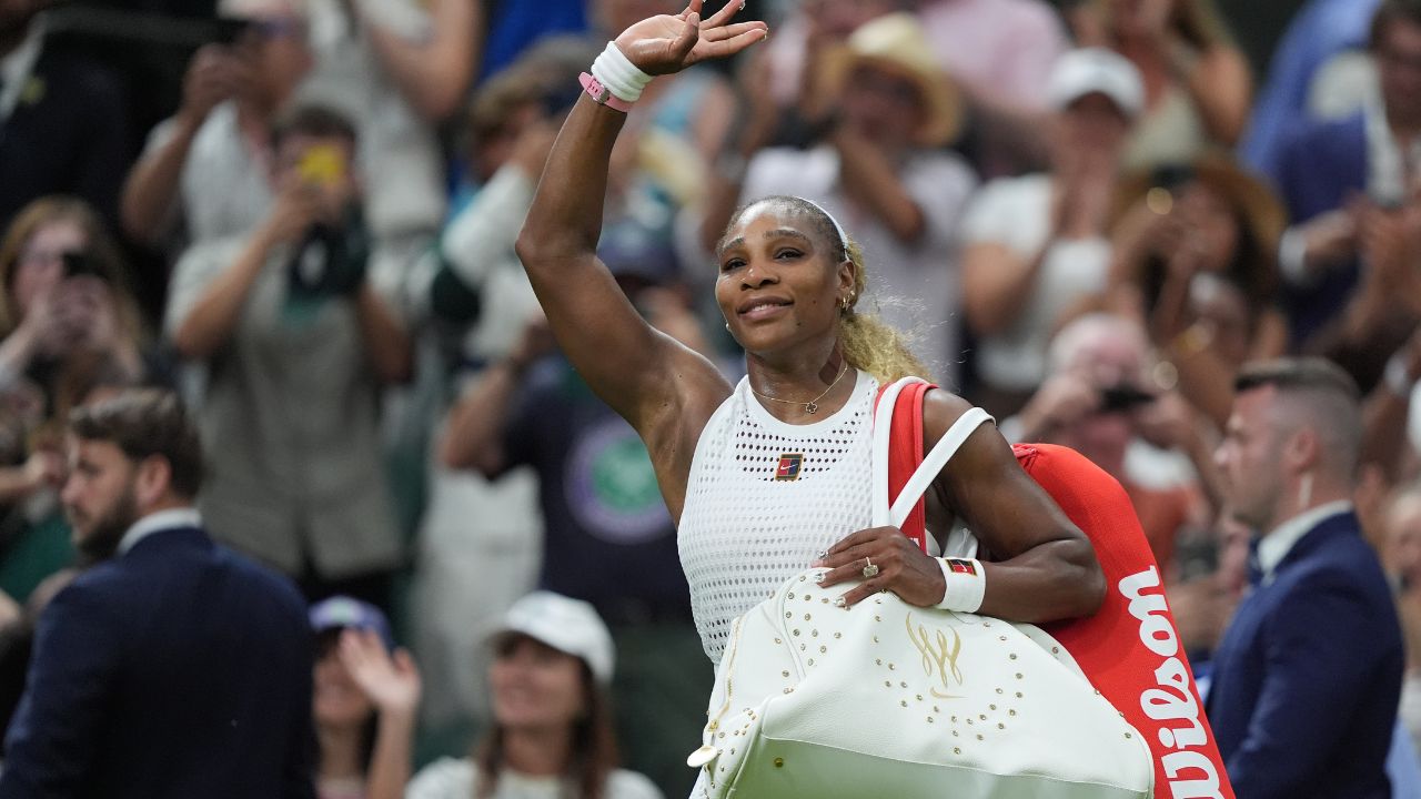 Serena Williams se retira del partido de dobles de Wimbledon con su hermana Venus