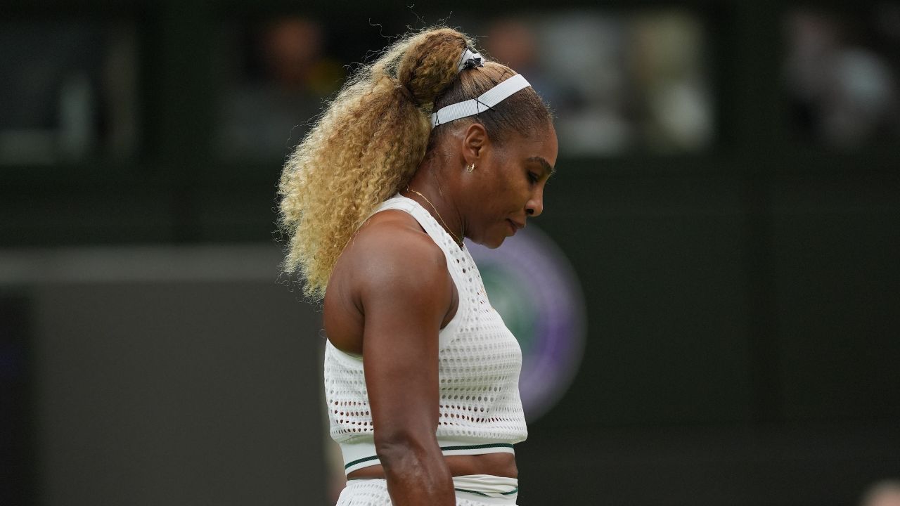 Serena Williams se torció la rodilla durante su regreso a Wimbledon: agente