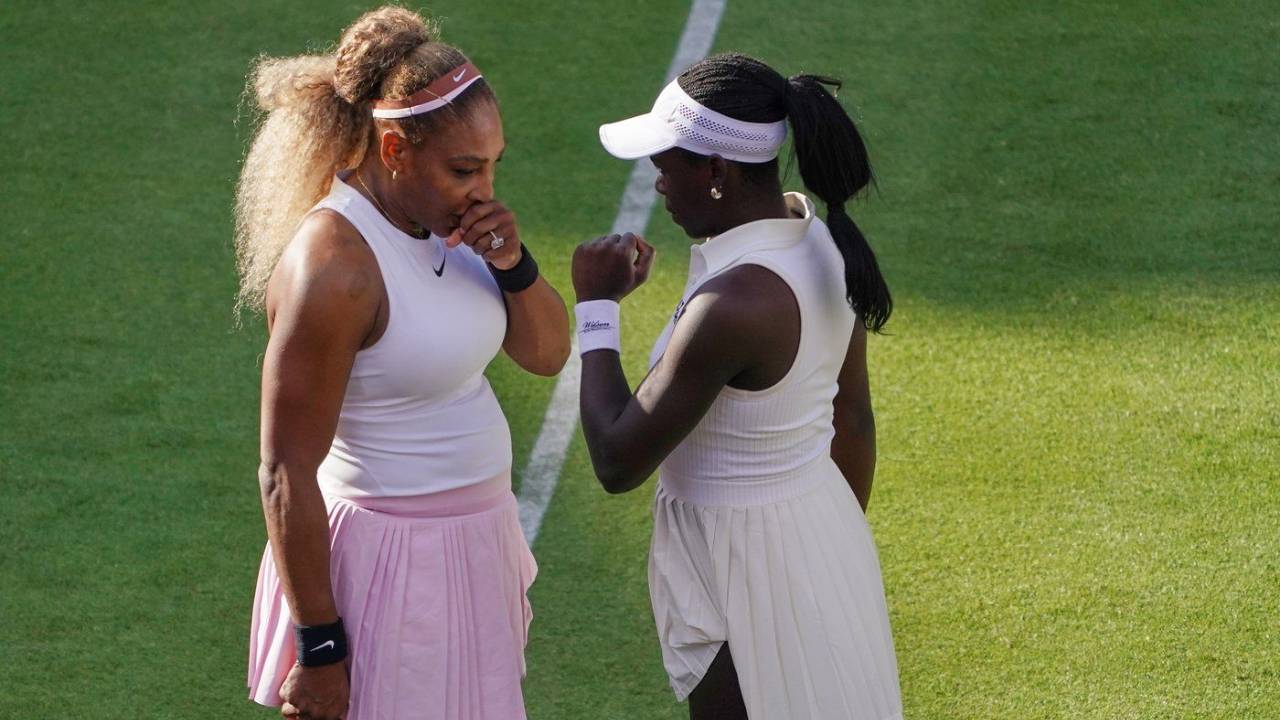 Serena Williams regresa victoriosa en dobles en el Queen’s Club ante Mboko