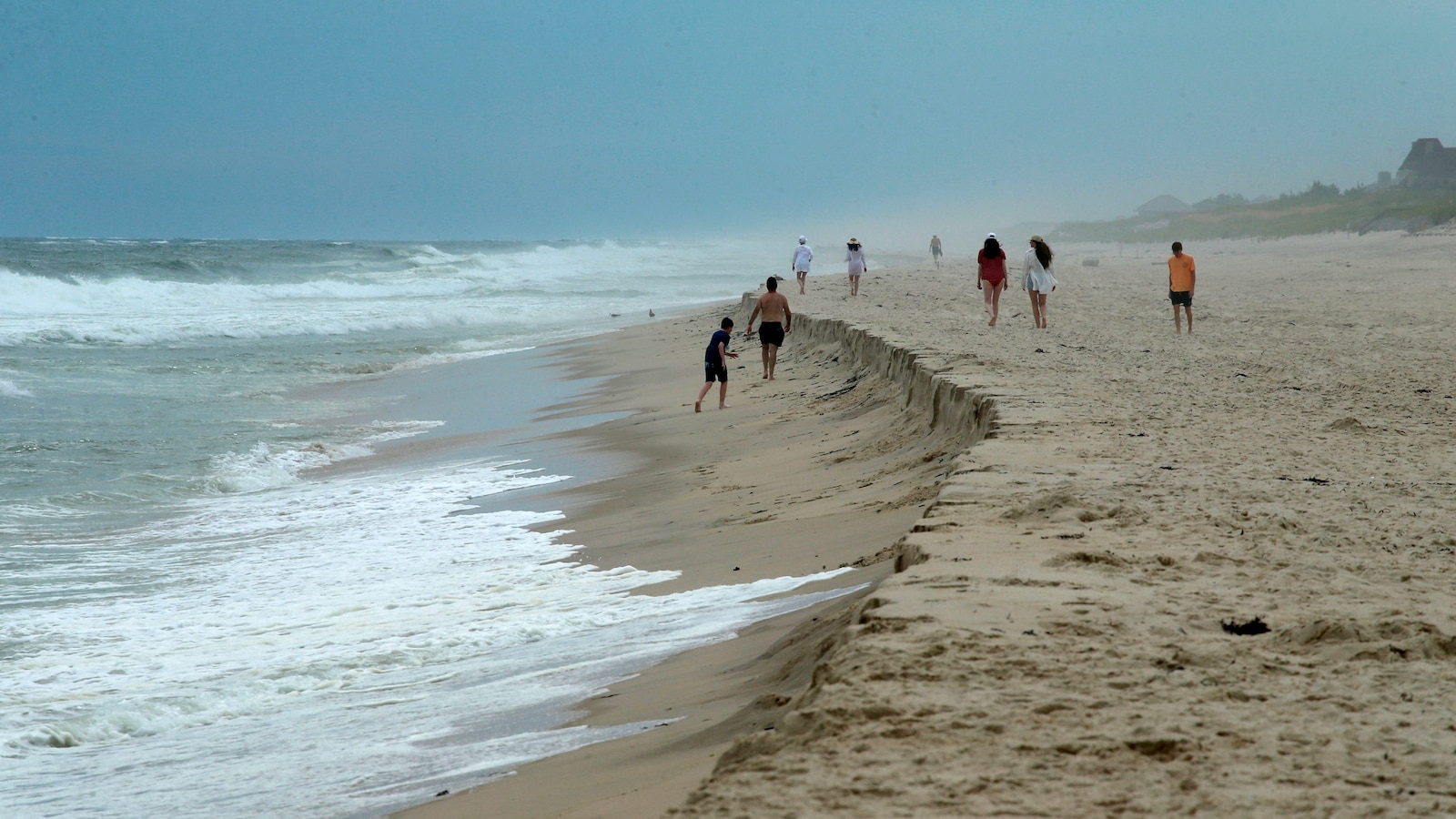 Un niño de 6 años se ahoga en una playa de Nueva York tras quedar atrapado en una fuerte corriente