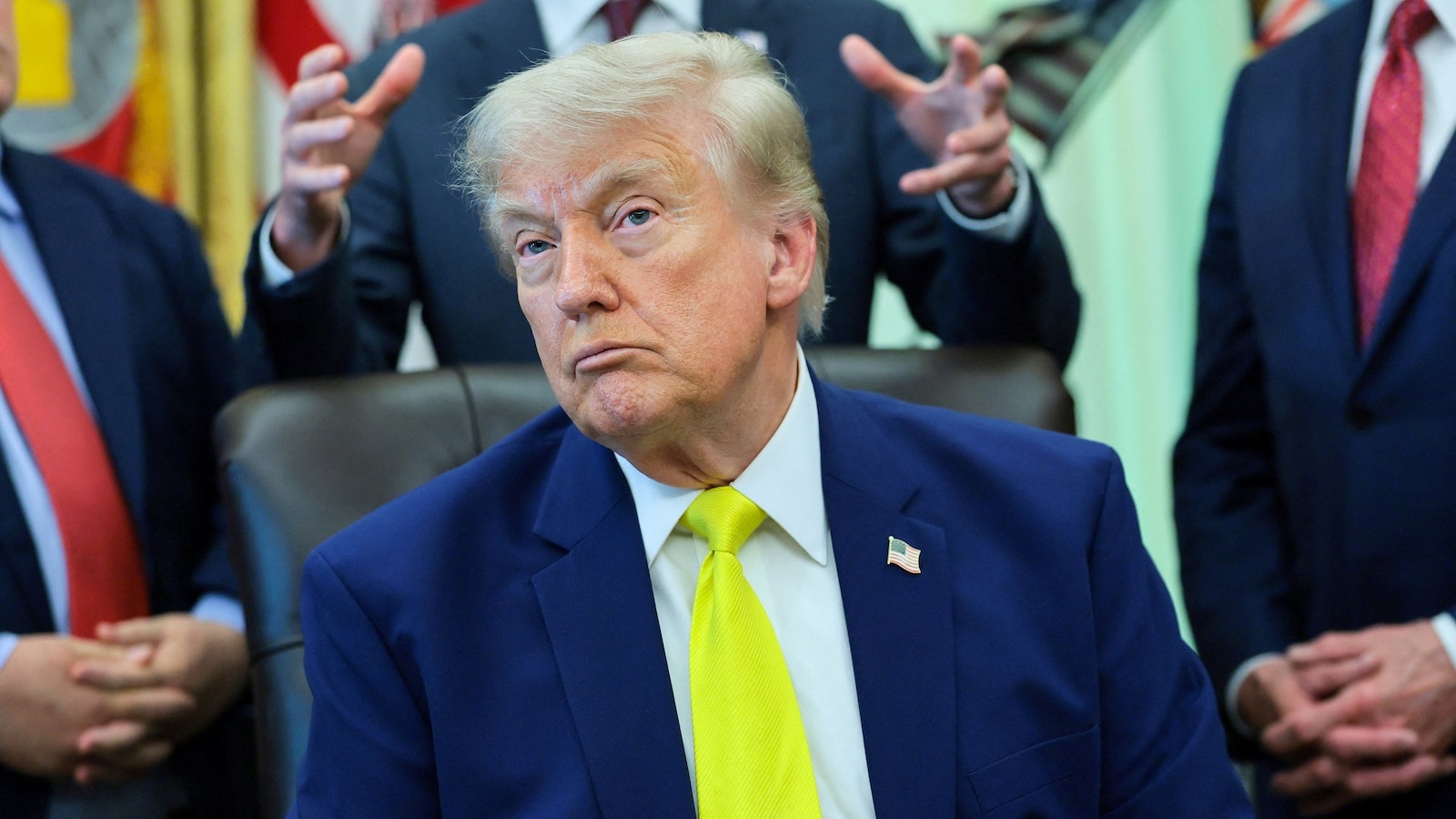 Juez federal bloquea la tarifa de visa H-1B de $100,000 de Trump