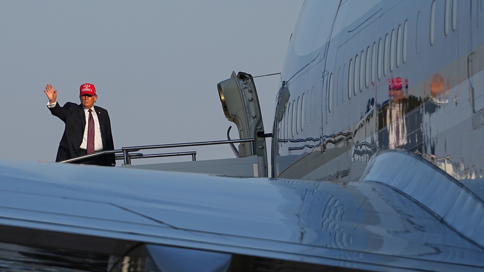 Trump advierte sobre posibles pérdidas estadounidenses en una “operación masiva en curso” para detener al régimen iraní