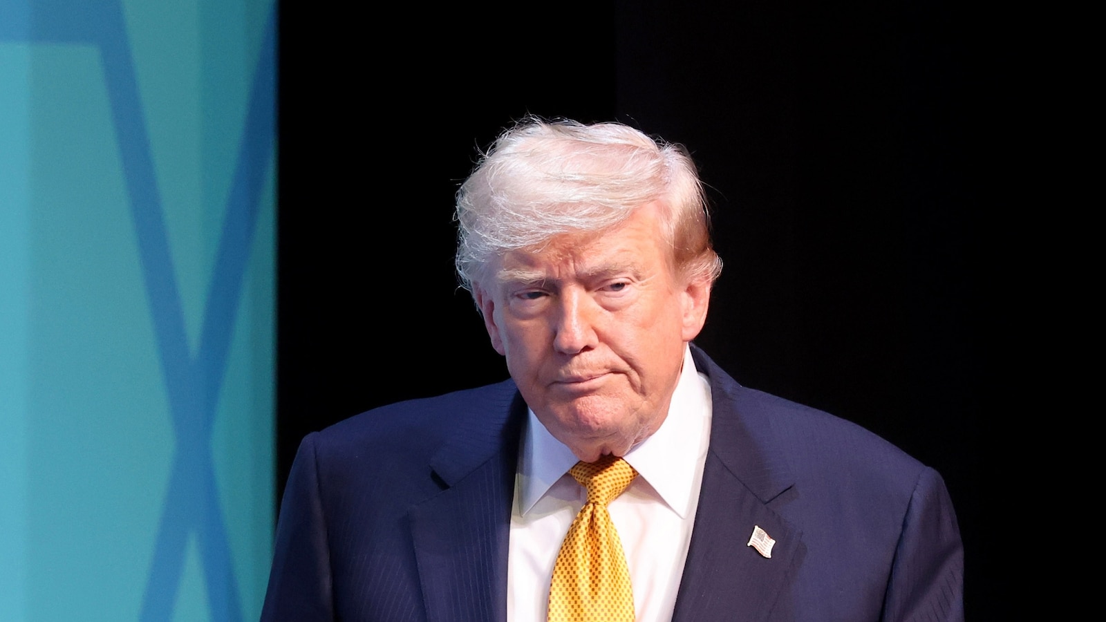 Los senadores celebran la aprobación del proyecto de ley de vivienda bipartidista a pesar de que Trump se niega a firmarlo