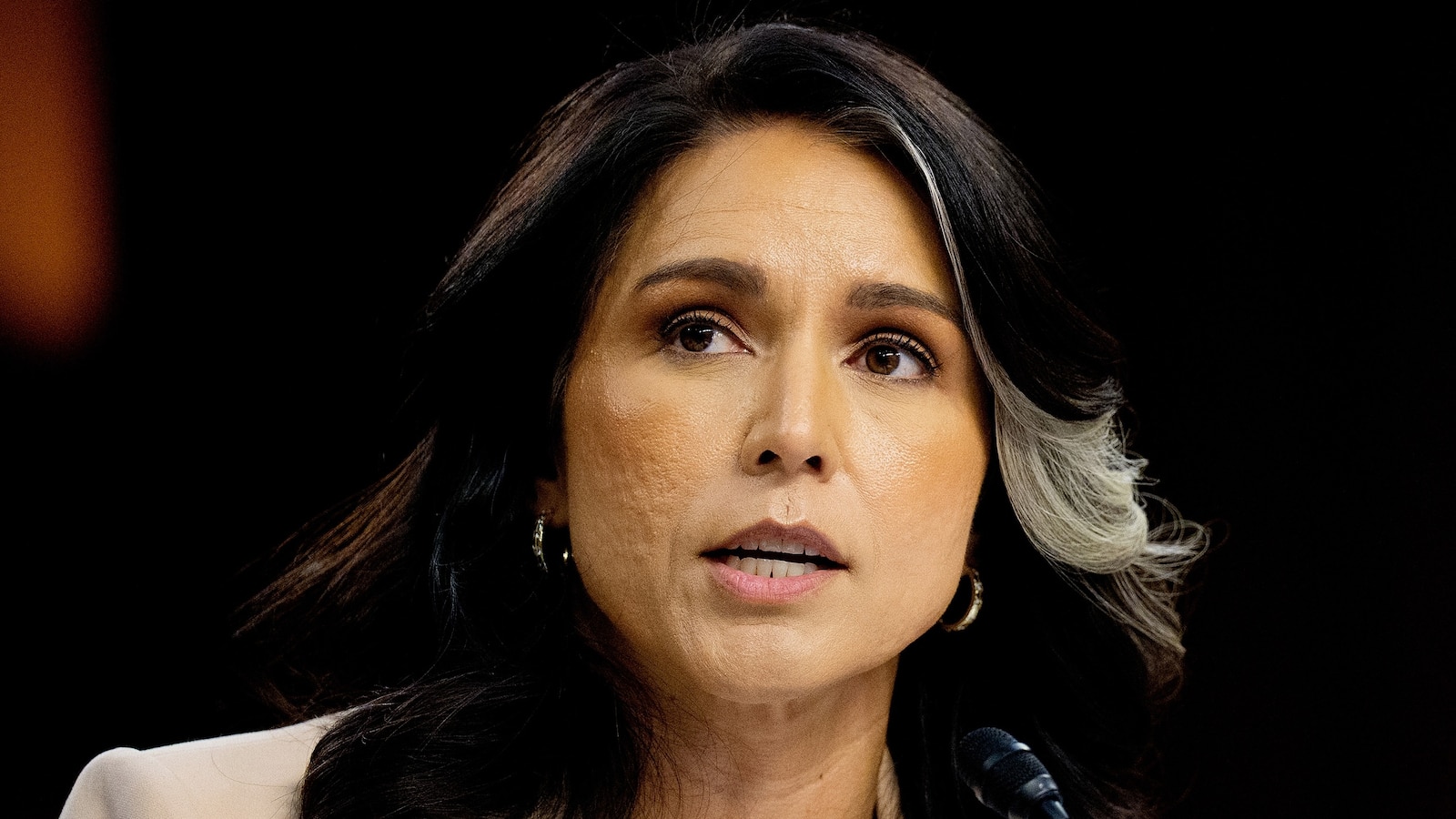 DNI Tulsi Gabbard testifica en una audiencia sobre amenazas en medio de preguntas sobre la guerra de Irán y la renuncia del funcionario antiterrorista