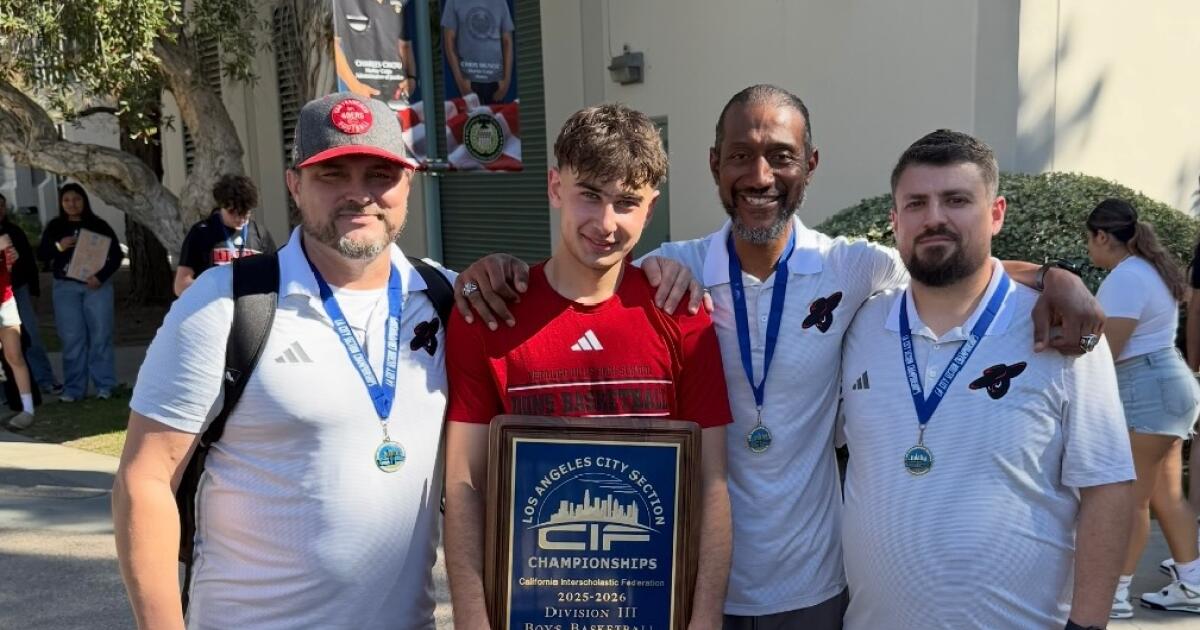 Entrevista de preparación: El mariscal de campo de Verdugo Hills crea una organización sin fines de lucro para empoderar a sus compañeros estudiantes armenios