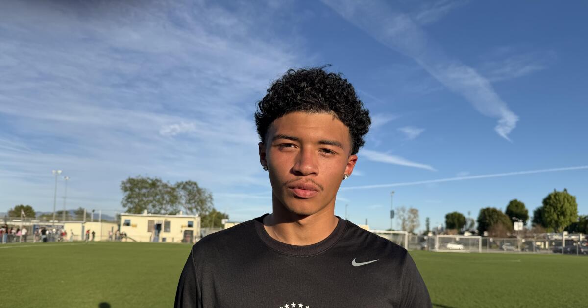 Una victoria para el equipo de fútbol masculino de Birmingham y un puesto en la final de la City Open Division