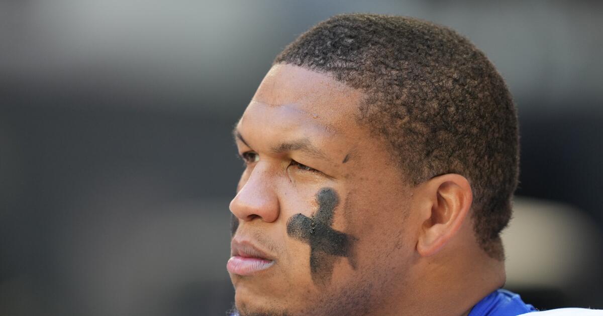 Alaric Jackson de los Rams no enfrenta cargos penales tras su arresto