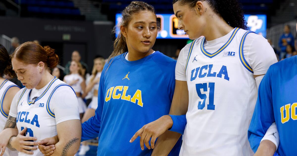 Sienna y Lauren Betts se reúnen mientras las mujeres de UCLA se ríen en Cala Poly