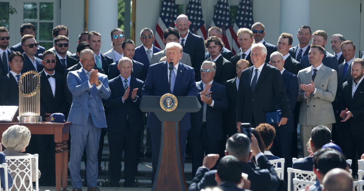 Los Dodgers visitan a Trump en la Casa Blanca para celebrar su victoria en la Serie Mundial
