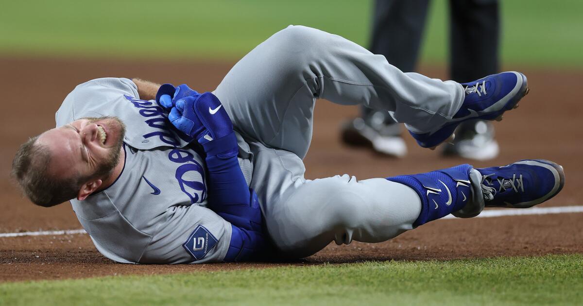 Max Muncy de los Dodgers escapa de una lesión grave después de una violenta colisión
