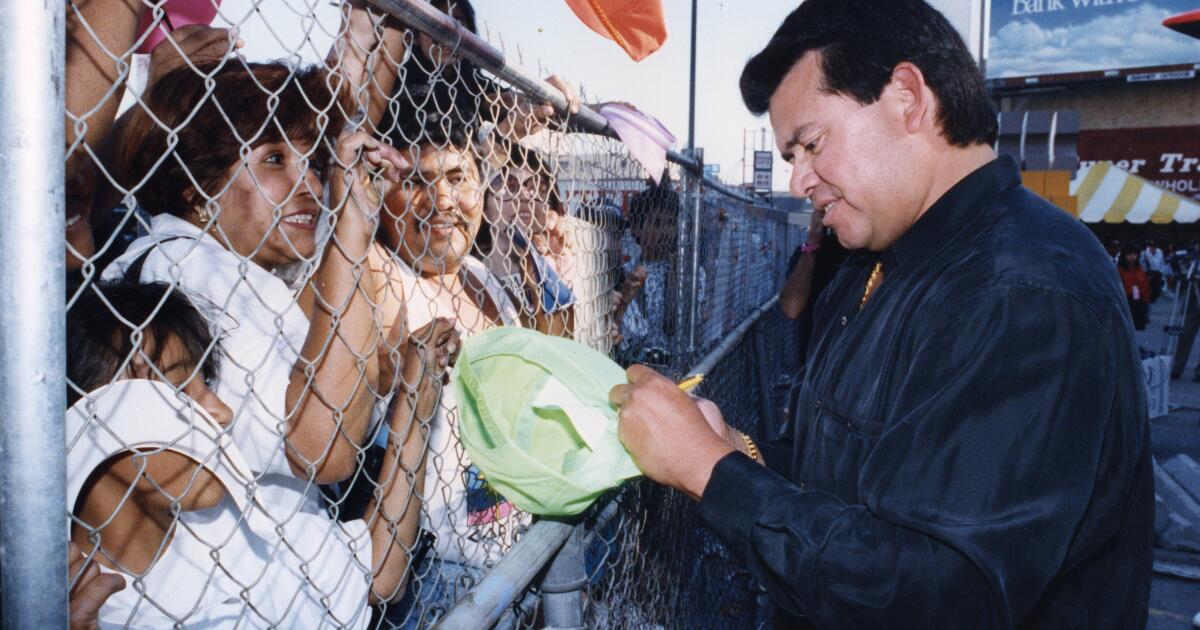 urlhttps3A2F2Fcalifornia-times-brightspot.s3.amazonaws.com2F1e2Fd22F0a9fa97644339ad58db5eed212fb2Ffernando-valenzuela-fiesta-broadway-04-29-1991-shepler.jpg