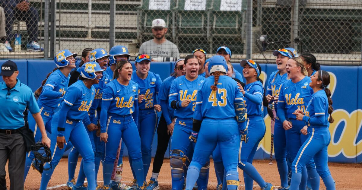 El softbol de UCLA derrota a Carolina del Sur para avanzar a súper regional