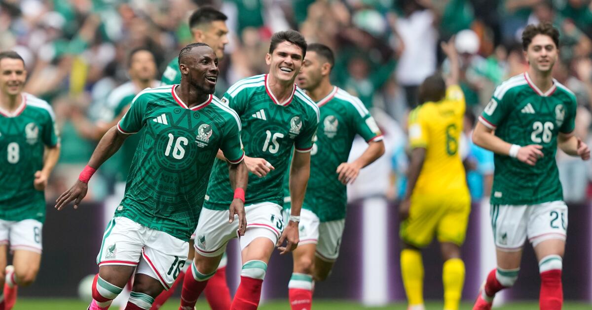 Un público emocionado llevó a México a la victoria sobre Sudáfrica en el Mundial