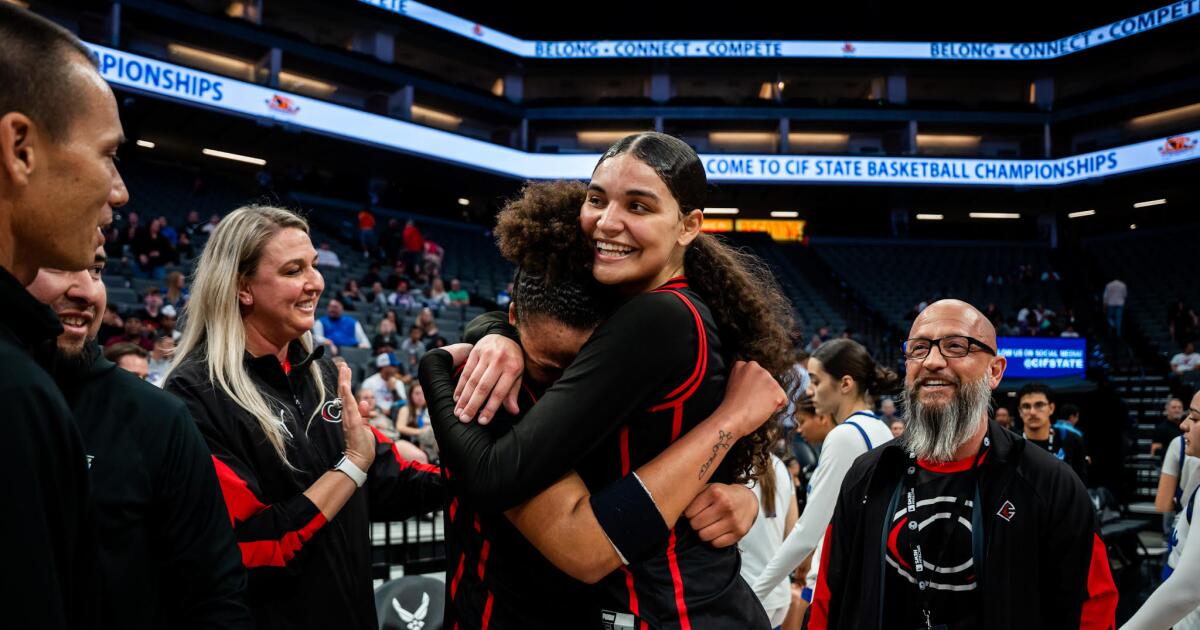 Corona Centennial derrota a Clovis para ganar el título de baloncesto femenino de la División I
