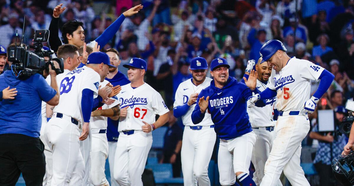 Freddie Freeman conecta un jonrón en la victoria de los Dodgers sobre los Angelinos