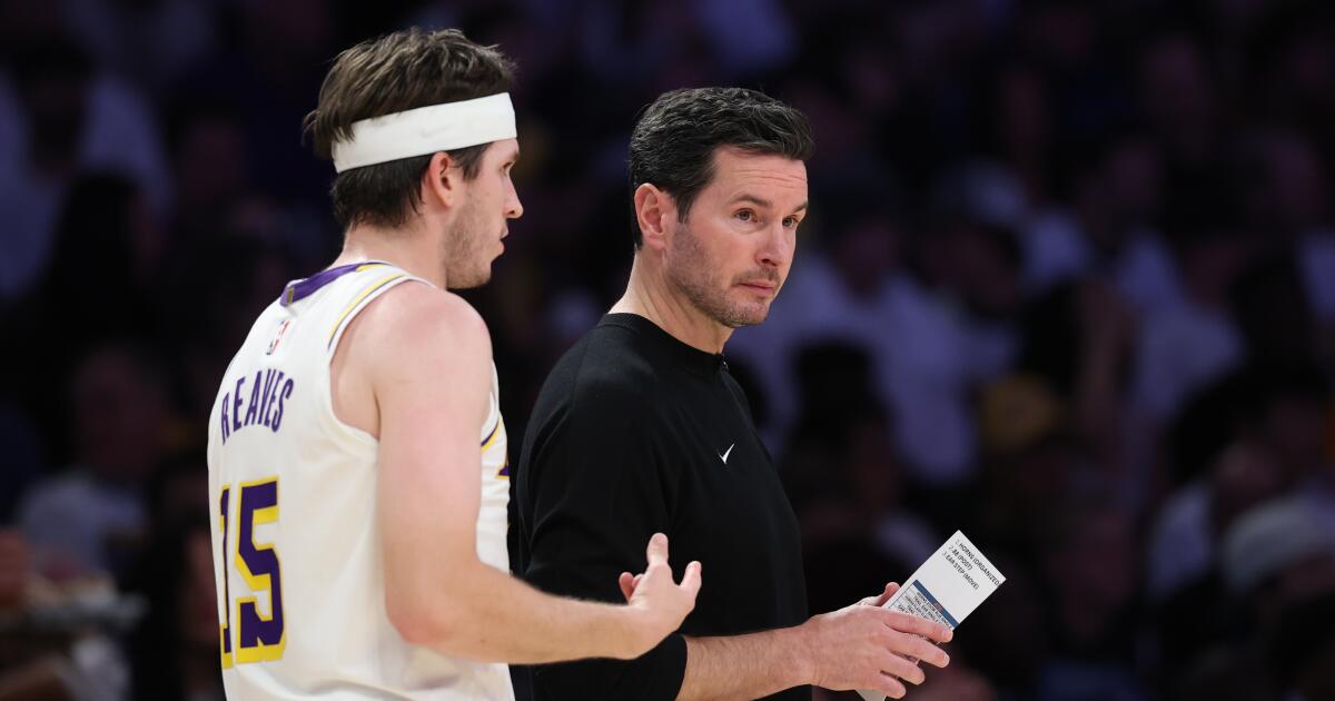 urlhttps3A2F2Fcalifornia-times-brightspot.s3.amazonaws.com2F3f2Fdf2Fe82bb40243d981a1d5c6047d02362F1553607-sp-nba-conference-semis-lakers-thunder-game-three-6114.jpg