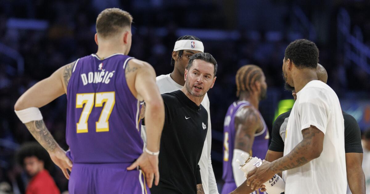 urlhttps3A2F2Fcalifornia-times-brightspot.s3.amazonaws.com2F402Fe92F239b11eb4361899342fa6f051ac82F1533563-sp-nba-cup-quarterfinal-lakers-38-gmf.jpg