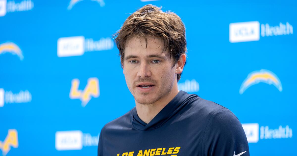 urlhttps3A2F2Fcalifornia-times-brightspot.s3.amazonaws.com2F4a2F502F91216b8b4beaa70d31e12f4d90e42F1559314-sp-chargers-minicamp-eat-00002.jpg