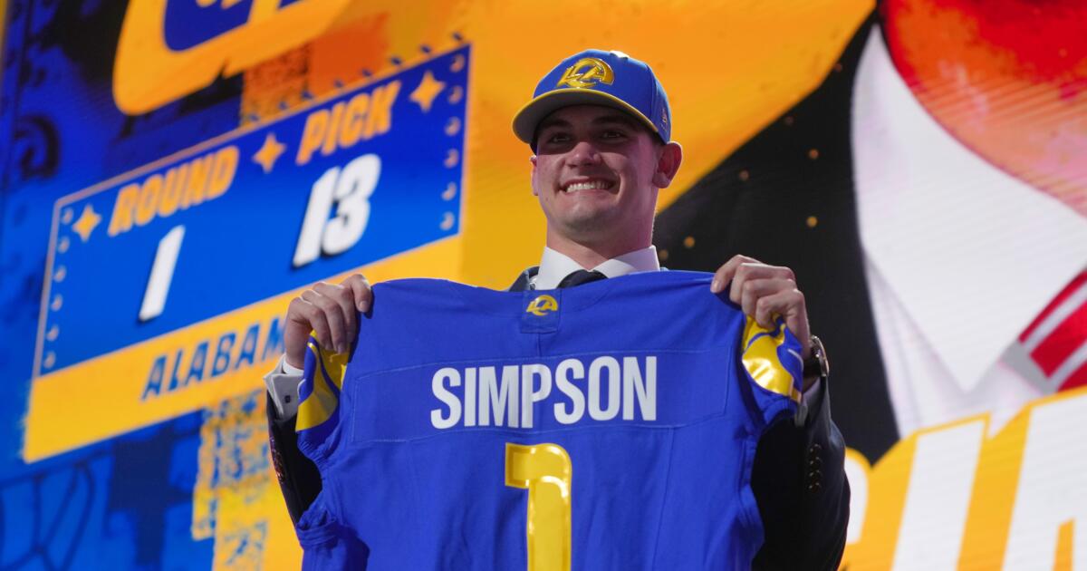 Ty Simpson no se dio cuenta de la controversia en torno a la selección del número 13 por parte de los Rams.