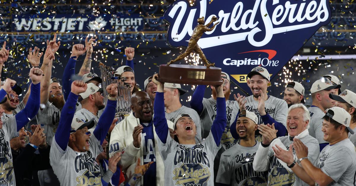 urlhttps3A2F2Fcalifornia-times-brightspot.s3.amazonaws.com2F4a2Fb12F33d28daa492395fcfd88f26fbc262F1528444-sp-mlb-world-series-dodgers-blue-jays-game7-rcg113.jpg