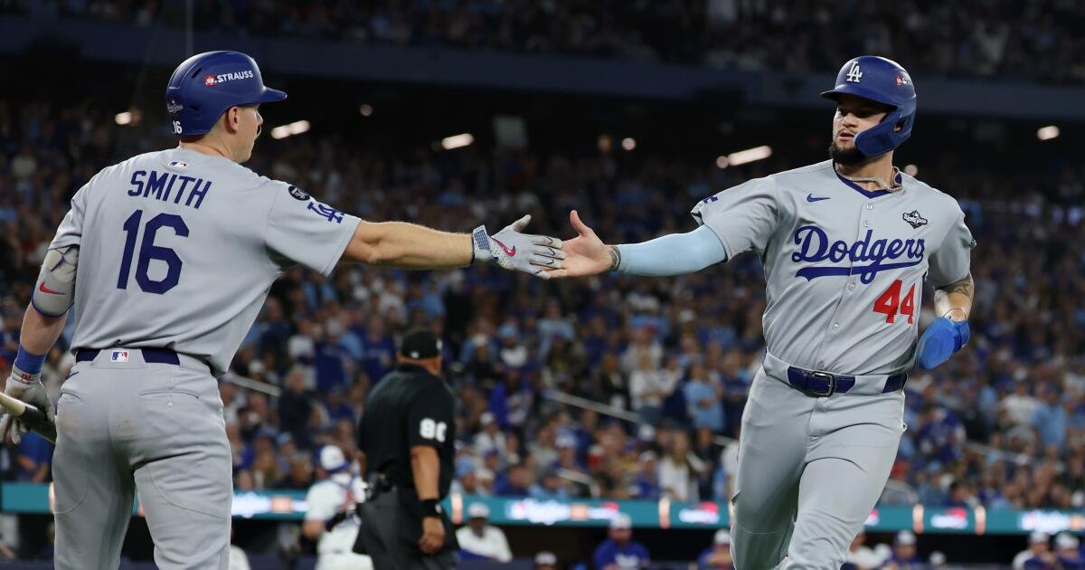 urlhttps3A2F2Fcalifornia-times-brightspot.s3.amazonaws.com2F552F742Fde251e4f4ee0a1d7f523dbca54a62F1526987-sp-mlb-world-series-dodgers-blue-jays-game2-39.jpg