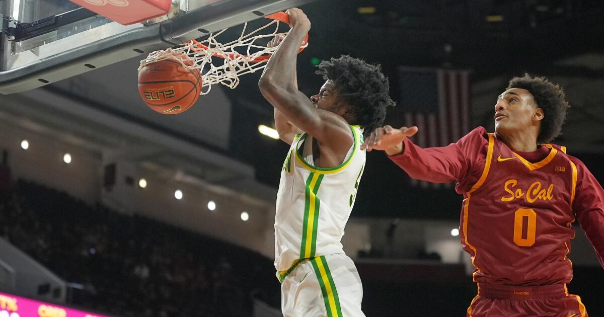 El baloncesto de la USC pierde liderazgo y sufre una derrota devastadora ante Oregon