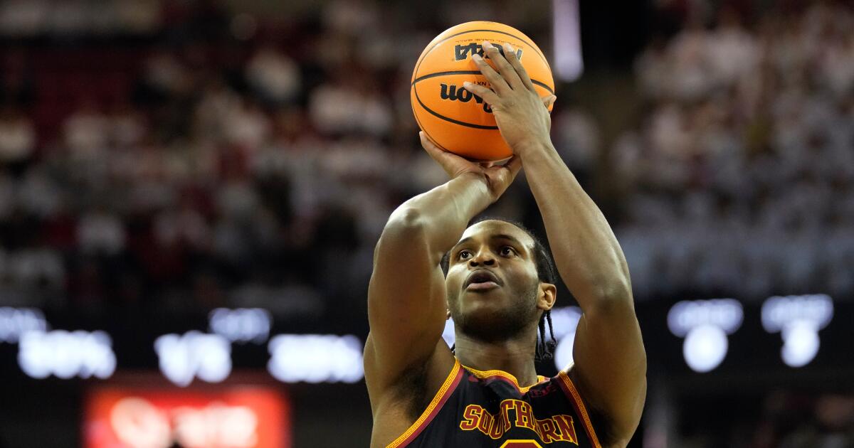 Ezra Ausar ayuda a la USC a mantener la victoria sobre Rutgers en apuros