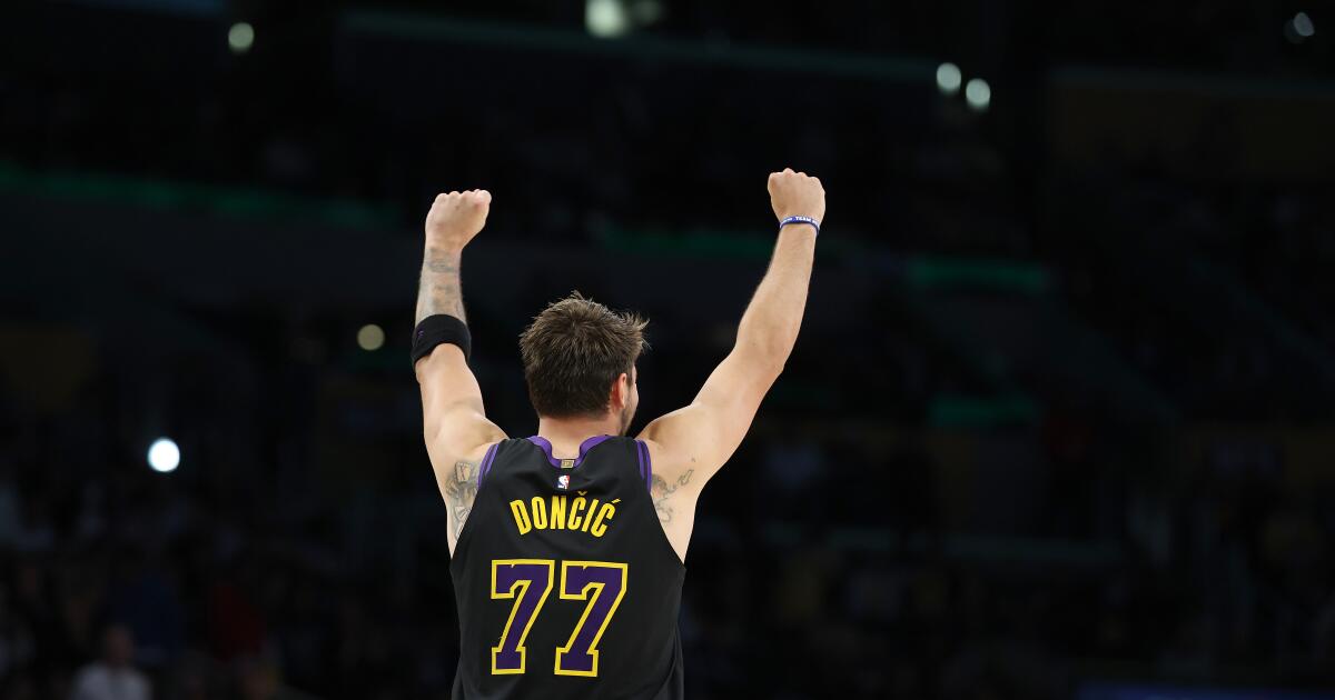 urlhttps3A2F2Fcalifornia-times-brightspot.s3.amazonaws.com2F6b2Fae2F62f884aa49c59d29c09e6da4fdfa2F1547513-sp-nba-lakers-cavaliers-ajs-49.jpg